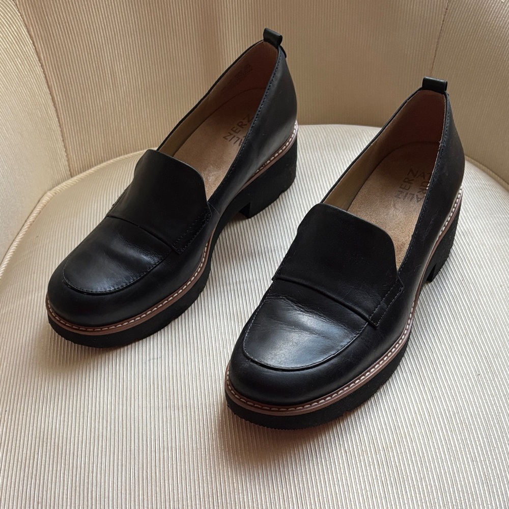 Naturalizer Black Leather Loafers